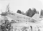 Flygplan Junkers F-13 märkt OH-SUO står i värn vid F 19, Svenska frivilligkåren i Finland. Vy snett från sidan.