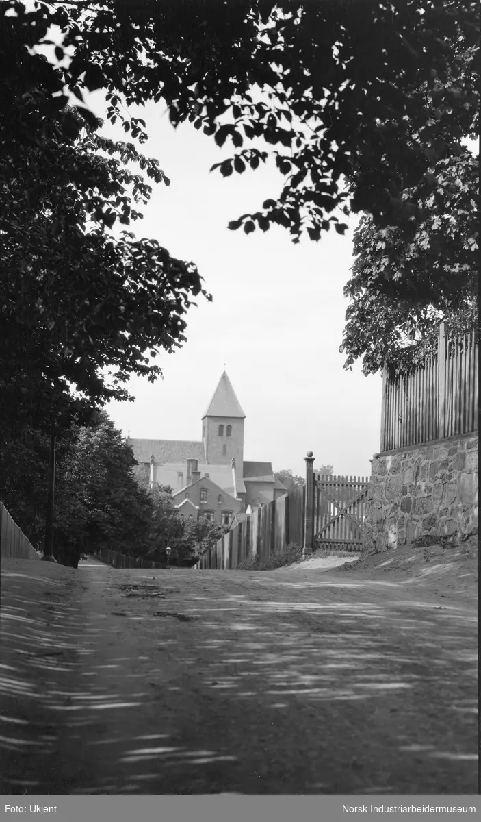 Gamle Aker Kirke sett fra Akersveien.