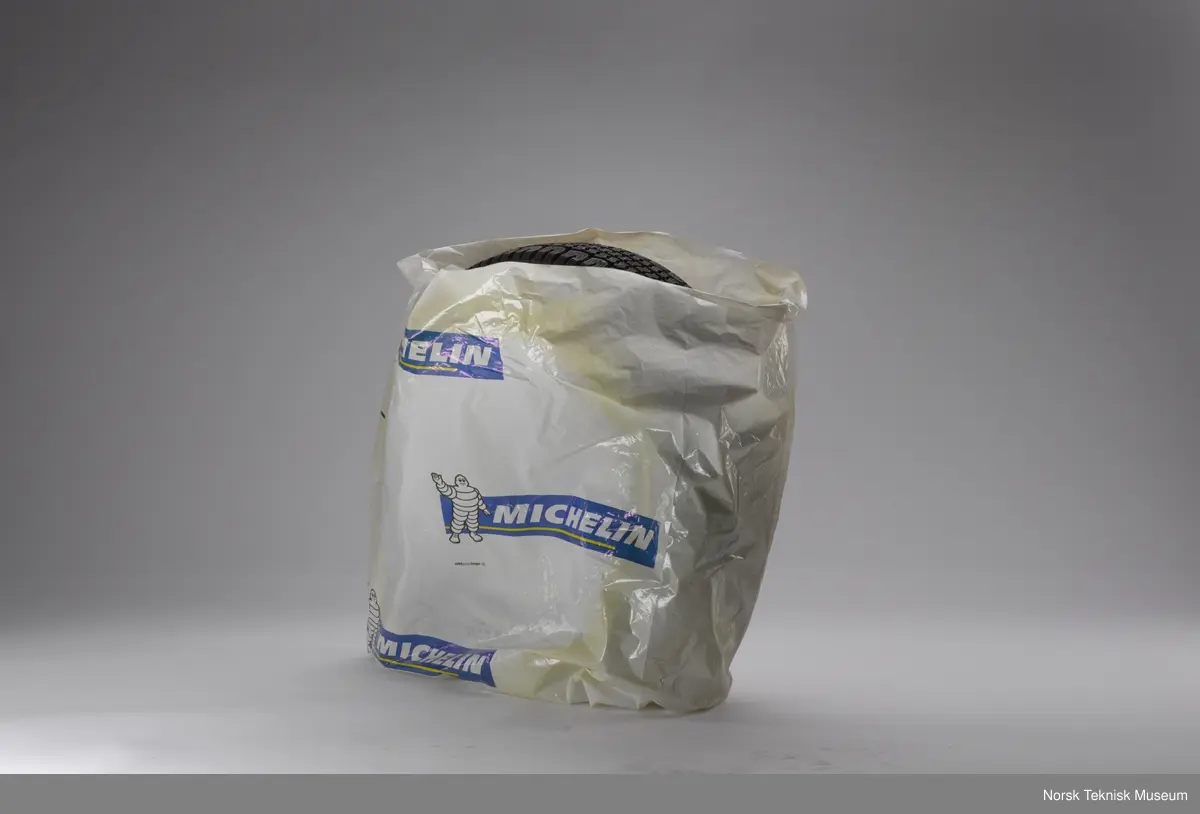 Vinterdekk i plastomslag