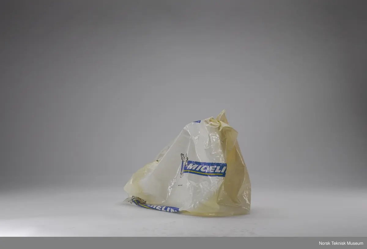 Vinterdekk i plastomslag