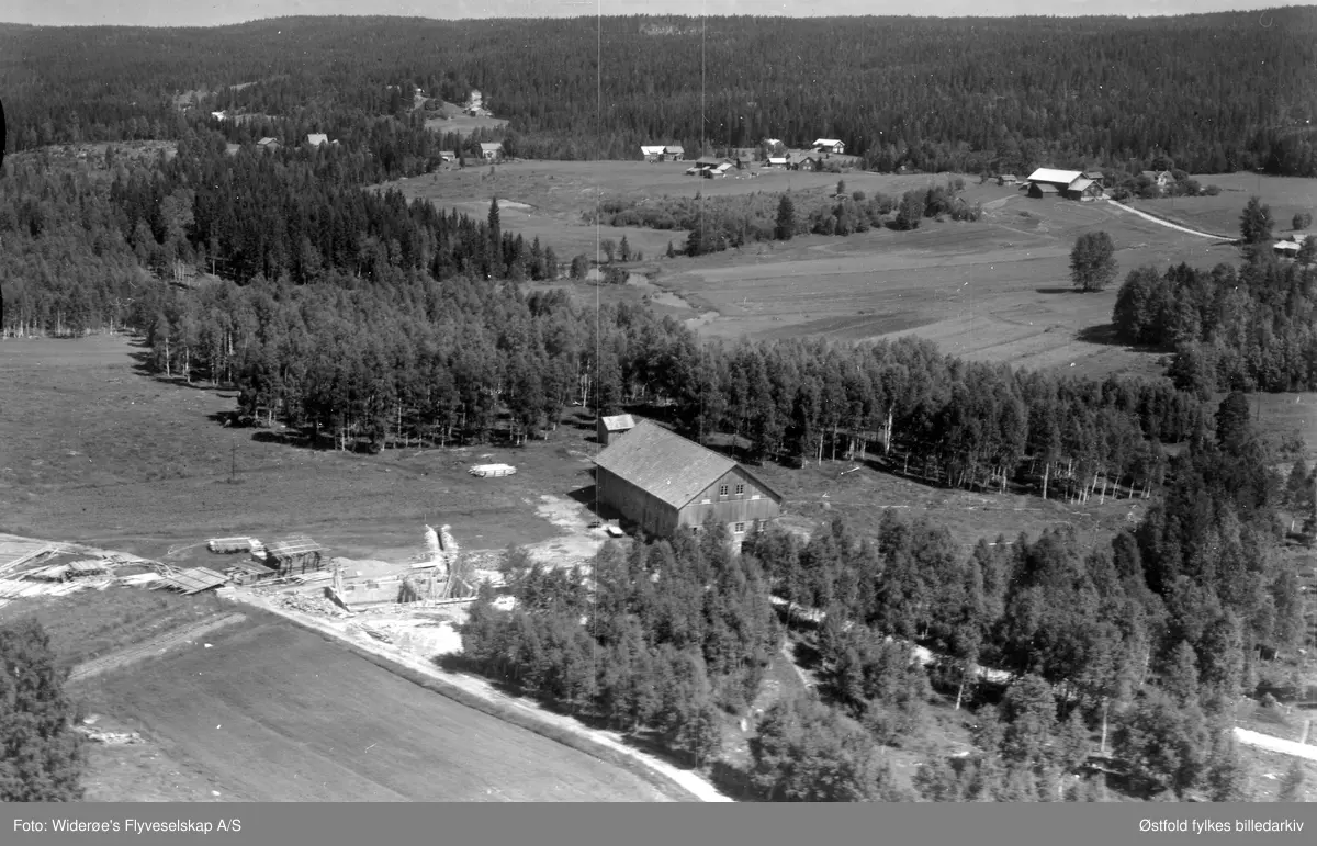Nordby 72/1,10. Bygging av våningshus. Flyfoto fra Rømskog.