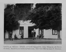 Gubbarp, exteriör ca 1890-tal, med soldater framför. Avfotografering av bild ur tryck.