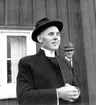 Kyrkoherde Kvillner, Gällaryd, på Hembygdsföreningens sommarresa 1953.