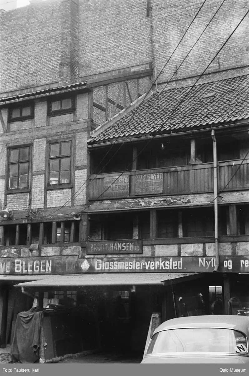 forretningsgård, gårdsinteriør, bindingsverk, svalgang