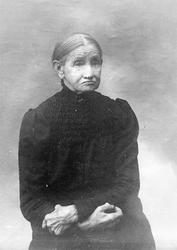 Portrett av Helene Kolstad (1828-1926), mor til fotografen, 