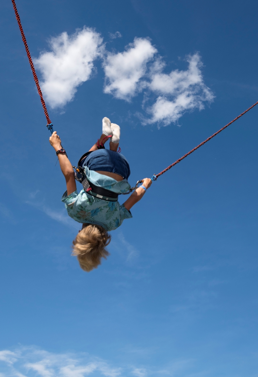 Hopping på trampoline i regi av Gjesåsen klatrepark under De nordiske Jakt- og fiskedager 2018 på Norsk skogmuseum på Elverum, Hedmark.