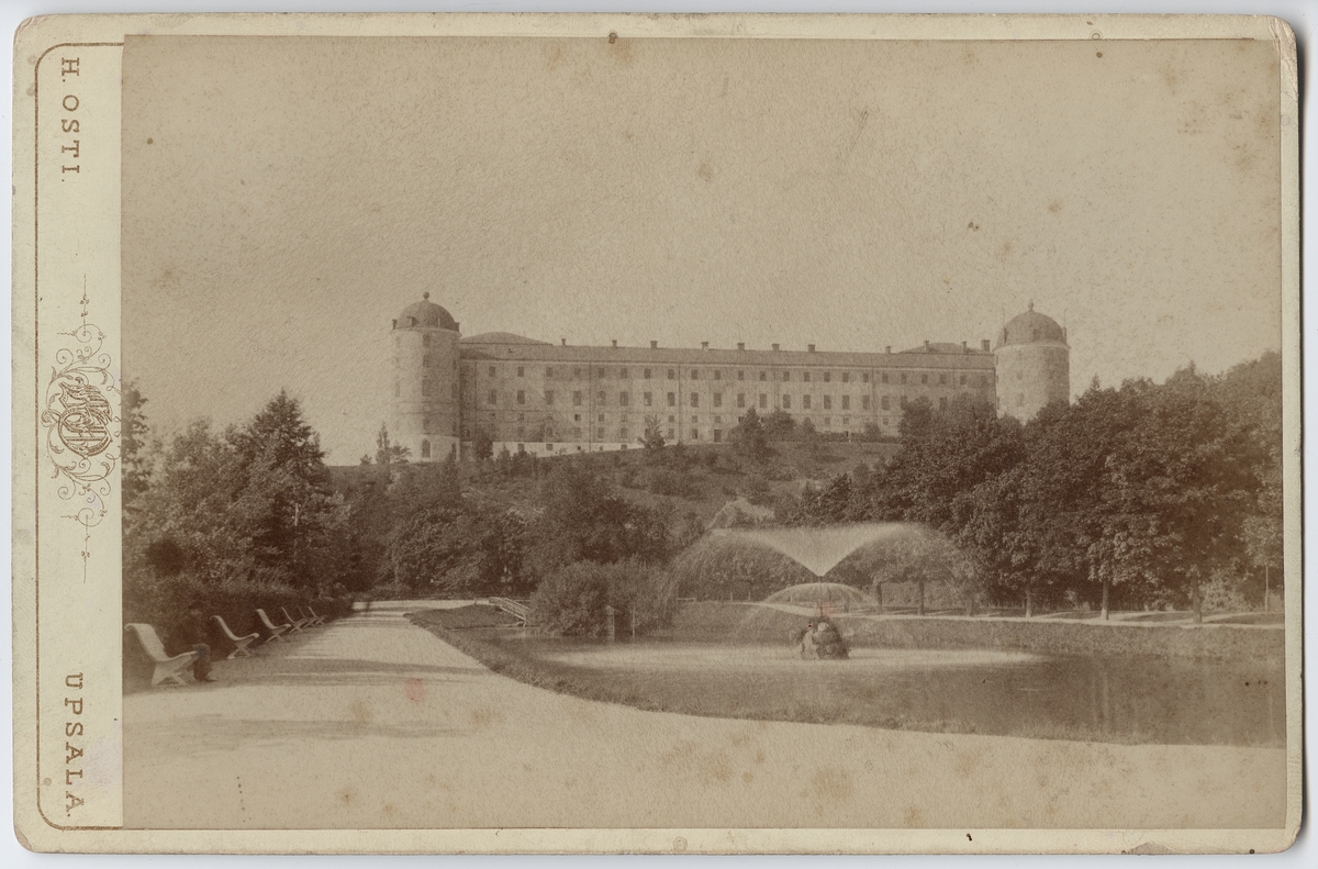 Reprofotografi - Uppsala slott med Svandammen i förgrunden, stadsdelen Fjärdingen, Uppsala före 1914