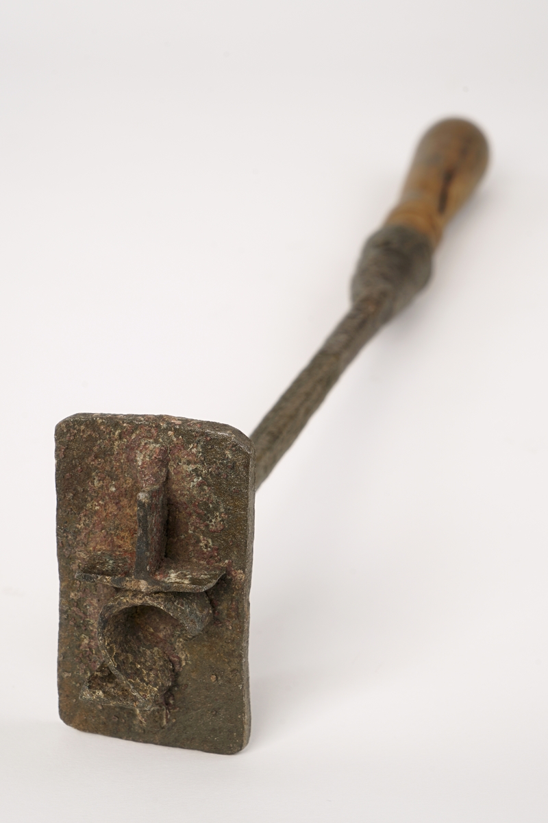 Svijern av metall med trehåndtak. "1/2"