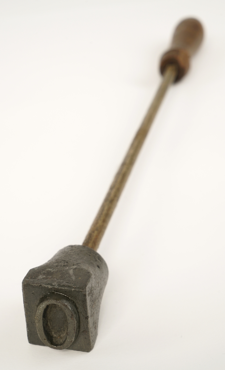 Svijern av metall  med treskaft. Svimerke  " 0  "