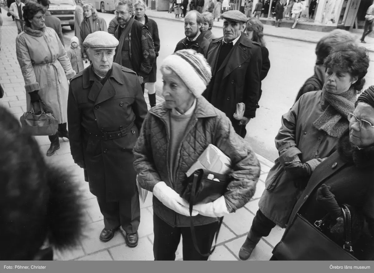 Dagen då Örebro stod stilla. Tyst minut. Mordet på Olof Palme.
11 mars 1986.