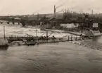 Avesta Järnverk (Avesta Jernverk).
Avestaforsen under pågående byggnader av ny damm, 1930. Foto taget från landsvägsbron.