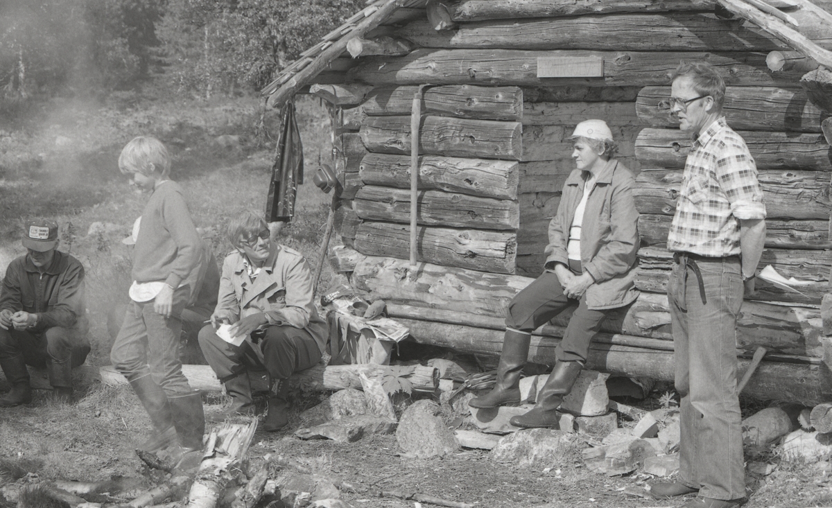 Bjønngolvet (T),
Skarlia, Flendalen (T):
Stikkelegging.