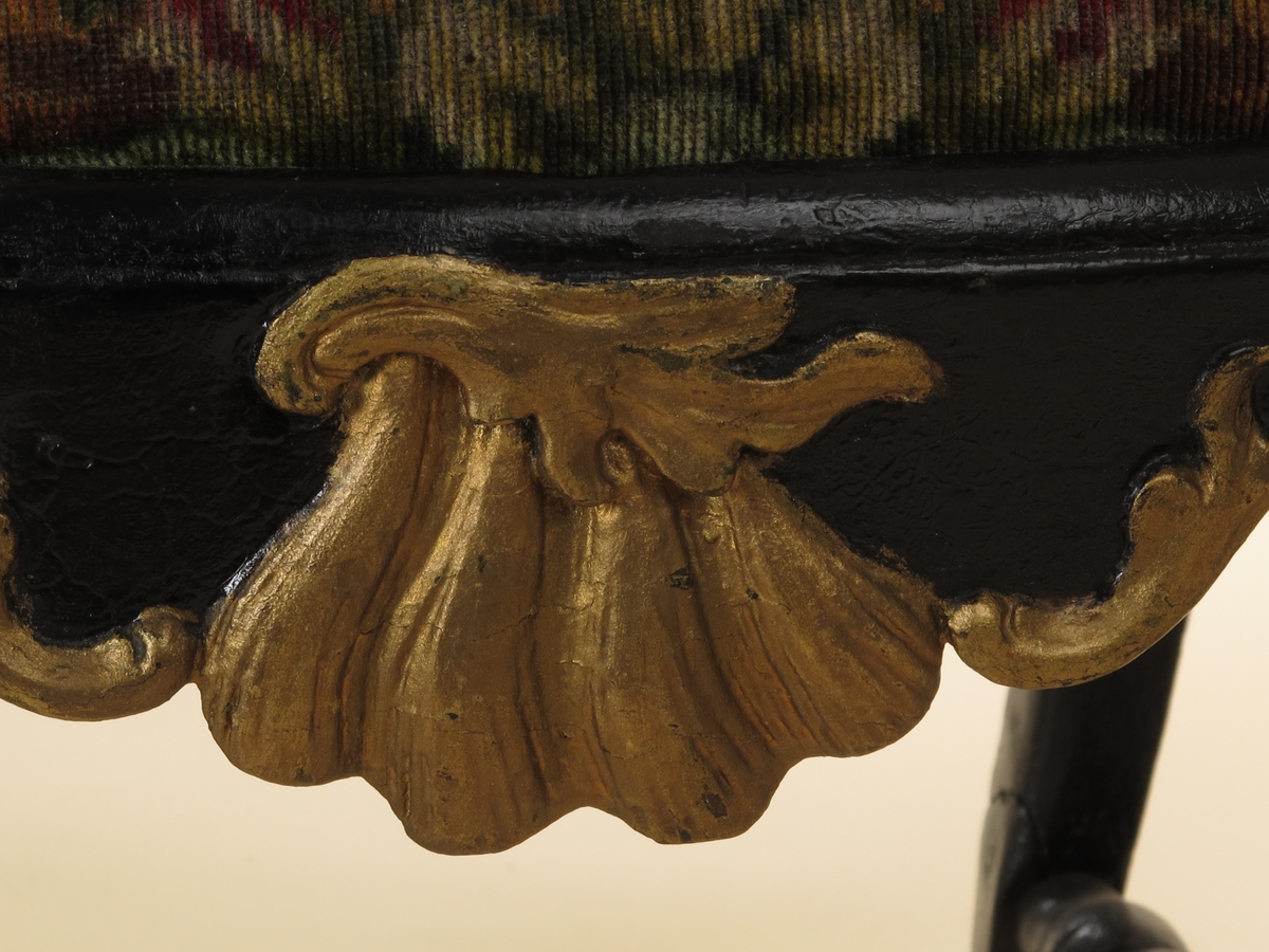 Blad. Blad under på hver side. Blomster