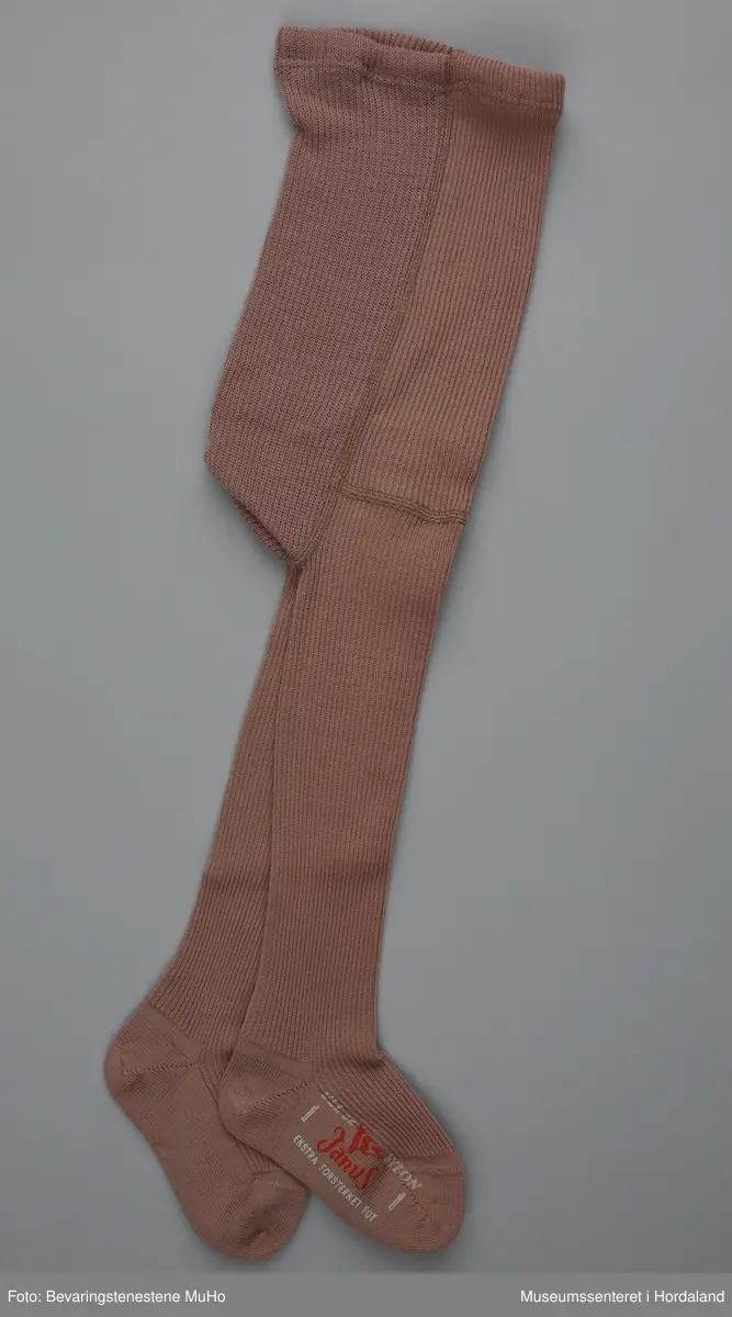 Gammalrosa barnestrømpebukse i ull og nylon, i merket Janus.