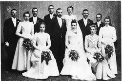 Gruppfoto bröllop mellan August och Augusta Pettersson 7 okt