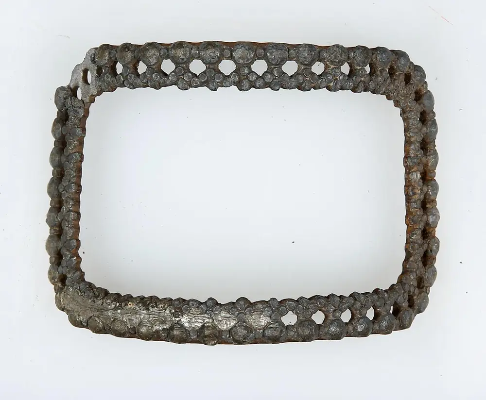 Skospenne fra Bråten, Åmot, med hullmønster