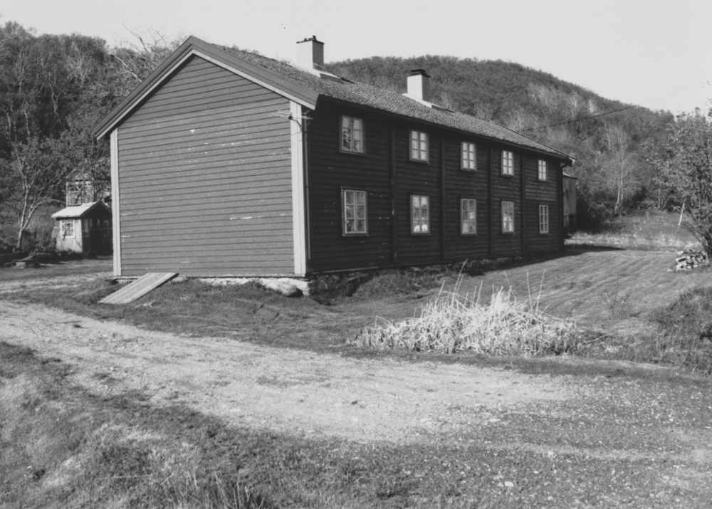 Leirfjord, Angersnes. Bygninger på gården Angersnes. Hovedhuset - det gamle.