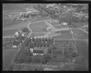 Flygfoto över Tunboskolan och Kolbäcks kyrka, Kolbäck.