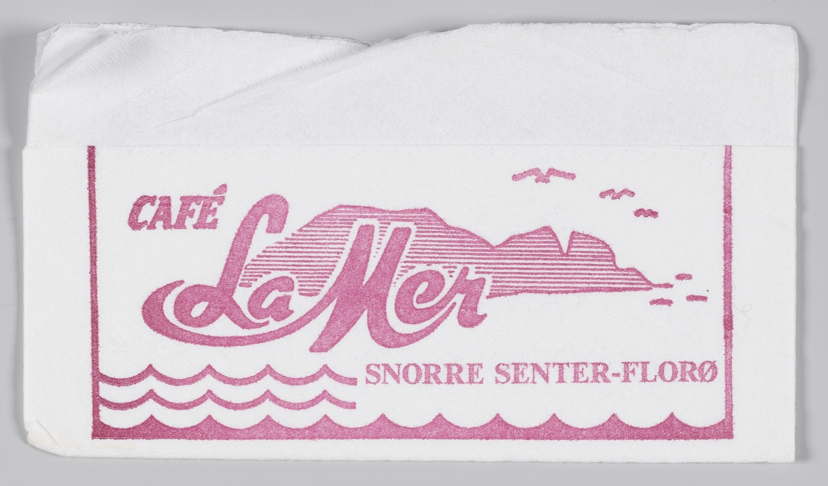 En øy, måker og bølger og en reklametekst for Cafe La Mer på Snorre Senter og flere seilskip og en reklametekst for restaurant Windjammer i Florø. 

Restaurant Windjammer stengte i 2006.