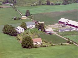 FLYFOTO, KARSET GÅRD, VANG.