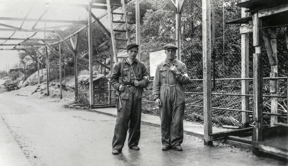 Vakter på Riksveg 47 ved røyrgata 12.05.1945.