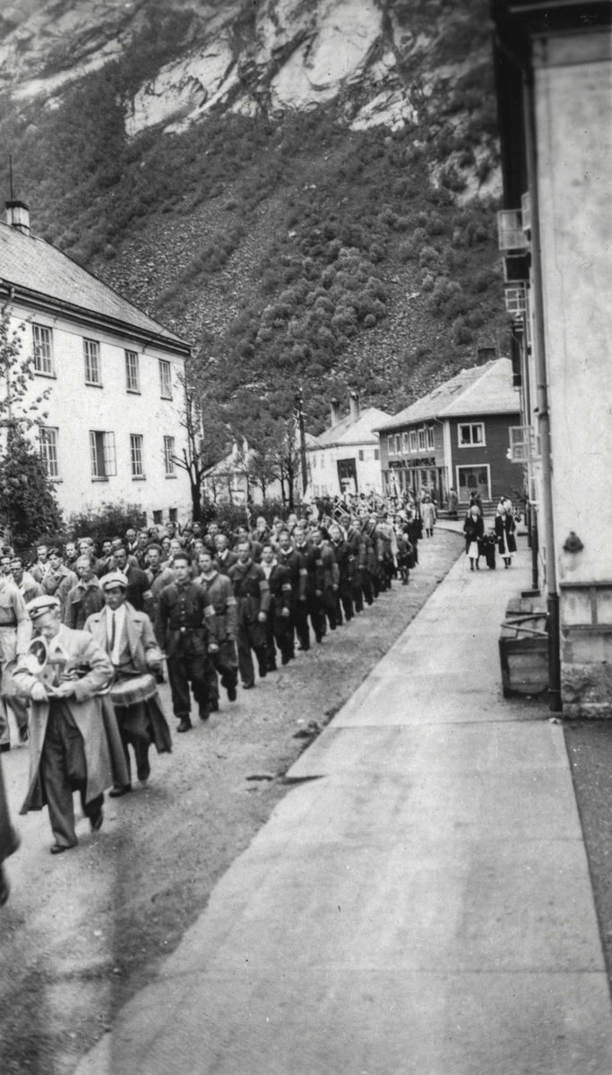 17.mai tog i Tyssedal etter frigjeringa