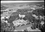 Flygfoto över Skinnskattebergs kyrka