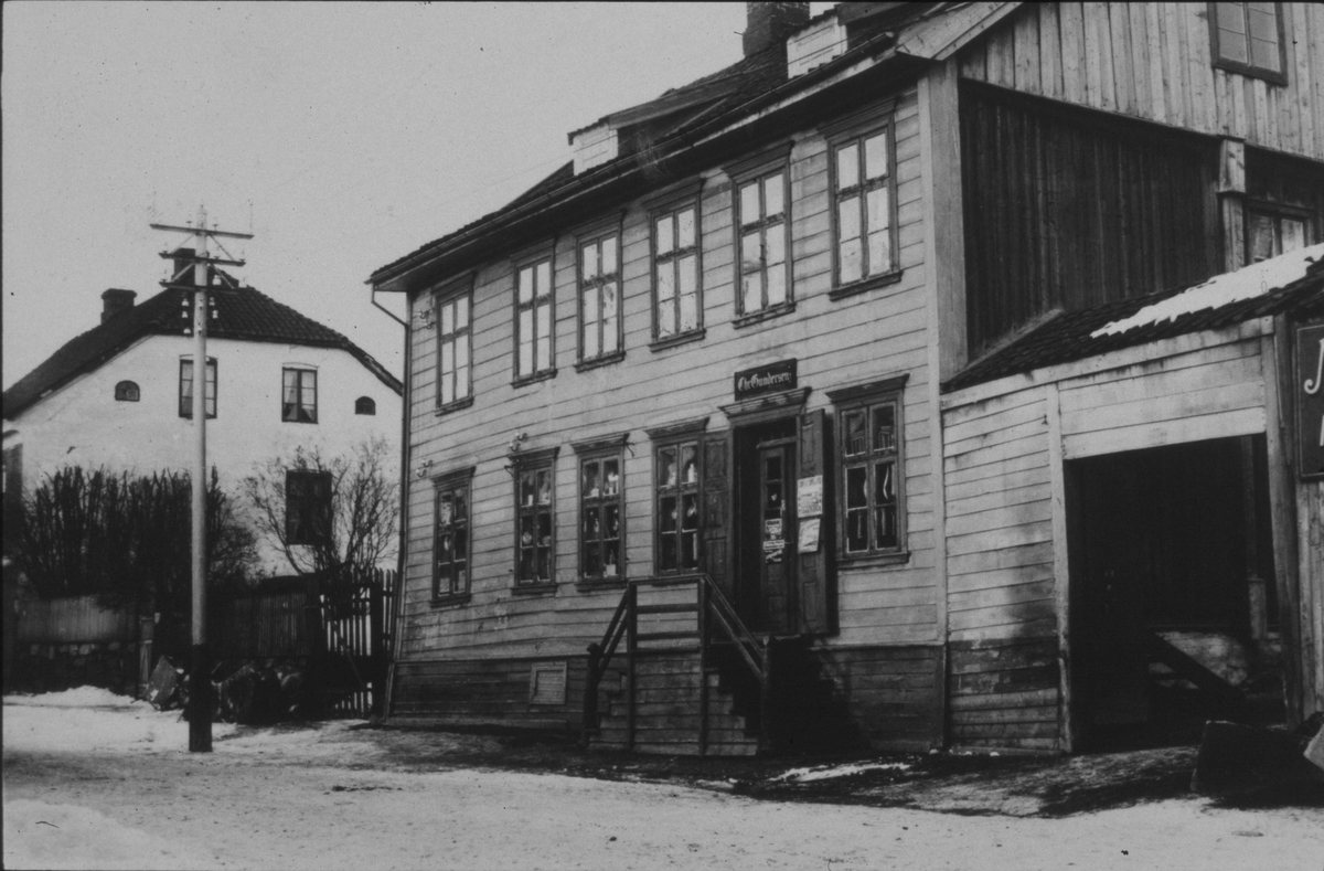 Repro: forretning, Gundersengården, revet 1956.