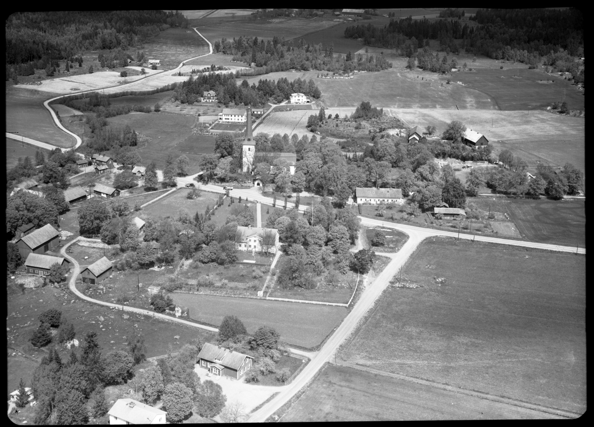 Flygfoto över Irsta kyrka, Västerås