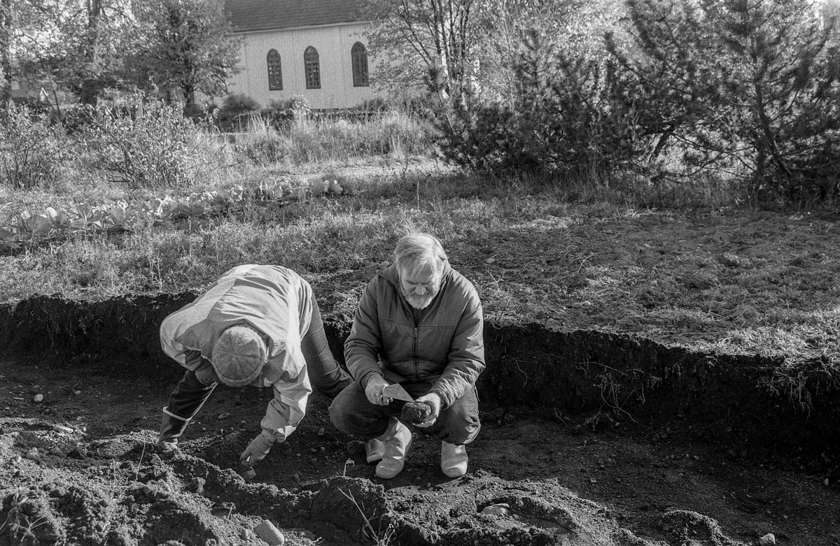 Oldsaksamlingen i Oslo har registrert funn etter gårdsanlegg fra Kristi tid ved Nordby kirke i Ås. Kan stoppe byggingen av menighetshus