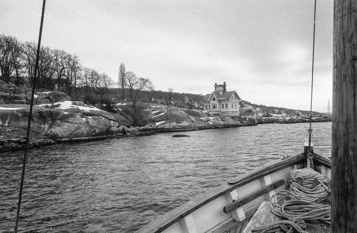 Planer om akvarium og bomberom i Biologen i Drøbak. 5 menn på befaring. Mannen med skjegg er Tom Kristiansen.