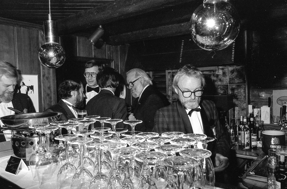 Båtmotormuseet åpnes i Drøbak. Drøbak Båtforenings Maritime samlinger er navnet.
Øystein Øystå, ordfører Bjørn Loge, Kjell Aukrust og Jahn Otto Johansen.
Fotograf: ØB Ukjent