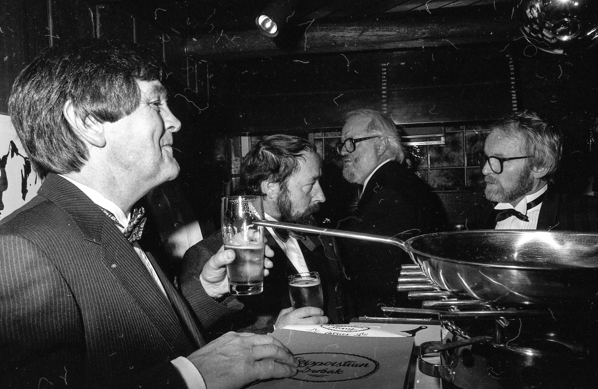 Båtmotormuseet åpnes i Drøbak. Drøbak Båtforenings Maritime samlinger er navnet.
Øystein Øystå, ordfører Bjørn Loge, Kjell Aukrust og Jahn Otto Johansen.
Fotograf: ØB Ukjent