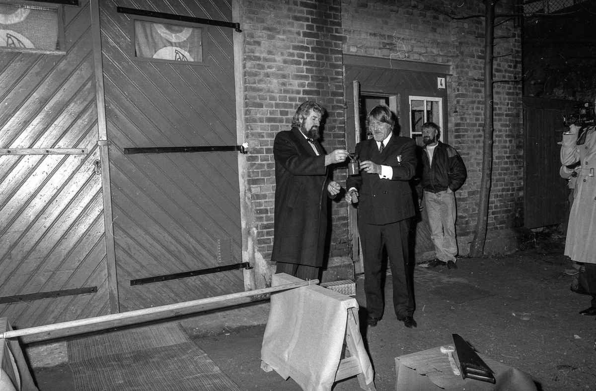 Båtmotormuseet åpnes i Drøbak. Drøbak Båtforenings Maritime samlinger er navnet.
Øystein Øystå, ordfører Bjørn Loge, Kjell Aukrust og Jahn Otto Johansen.
Fotograf: ØB Ukjent