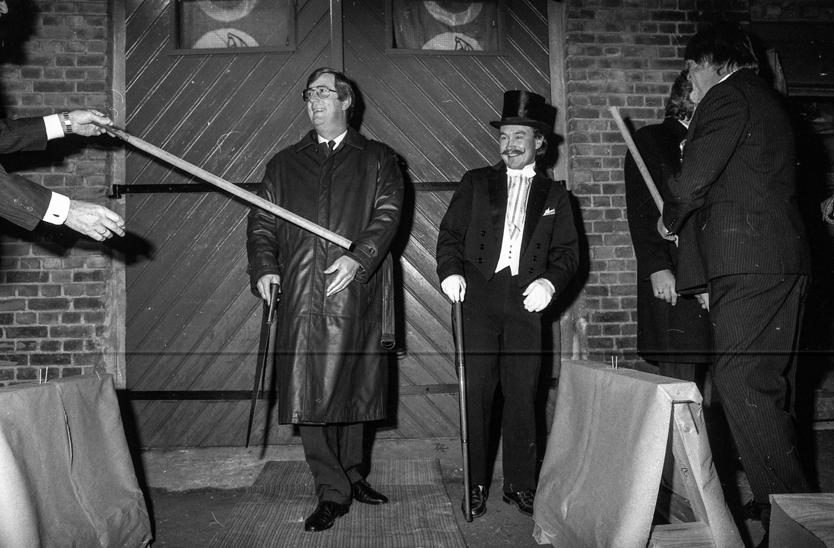 Båtmotormuseet åpnes i Drøbak. Drøbak Båtforenings Maritime samlinger er navnet.
Øystein Øystå, ordfører Bjørn Loge, Kjell Aukrust og Jahn Otto Johansen.
Fotograf: ØB Ukjent