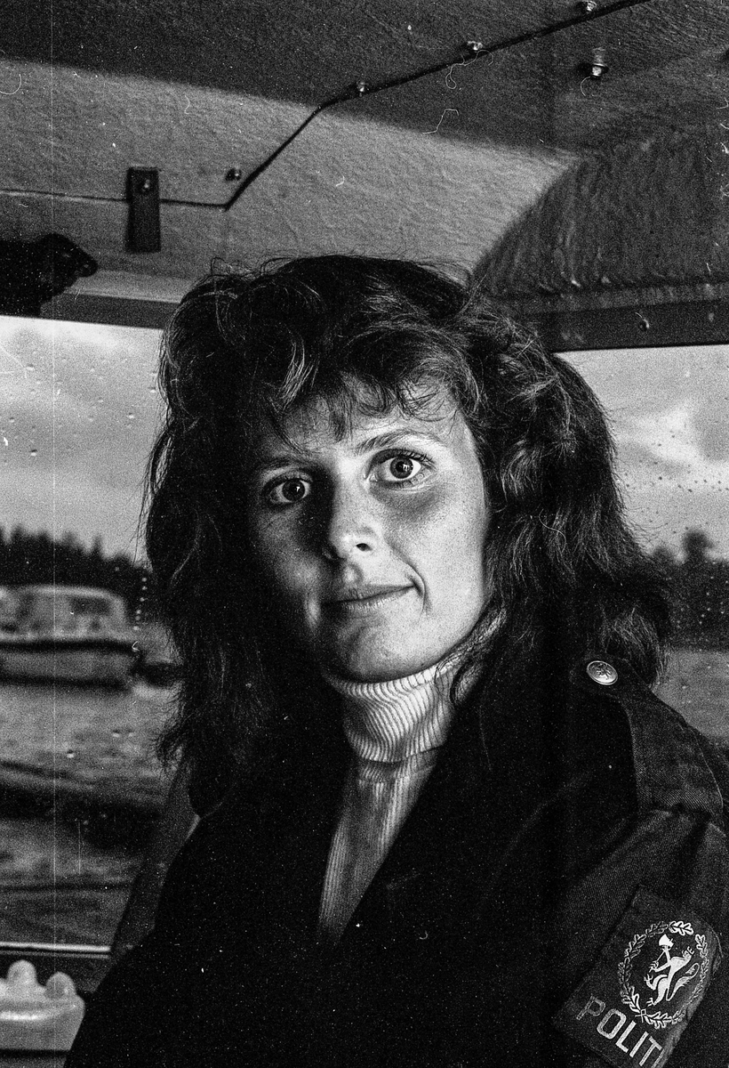 Storakson på fjorden ved Son blåste bort på grunn av dårlig vær.
Politmennene Ragnar Kivle (den lyseste), Jarl Andersen og Wibeke Bjerkås
Fotograf: ØB Ukjent
