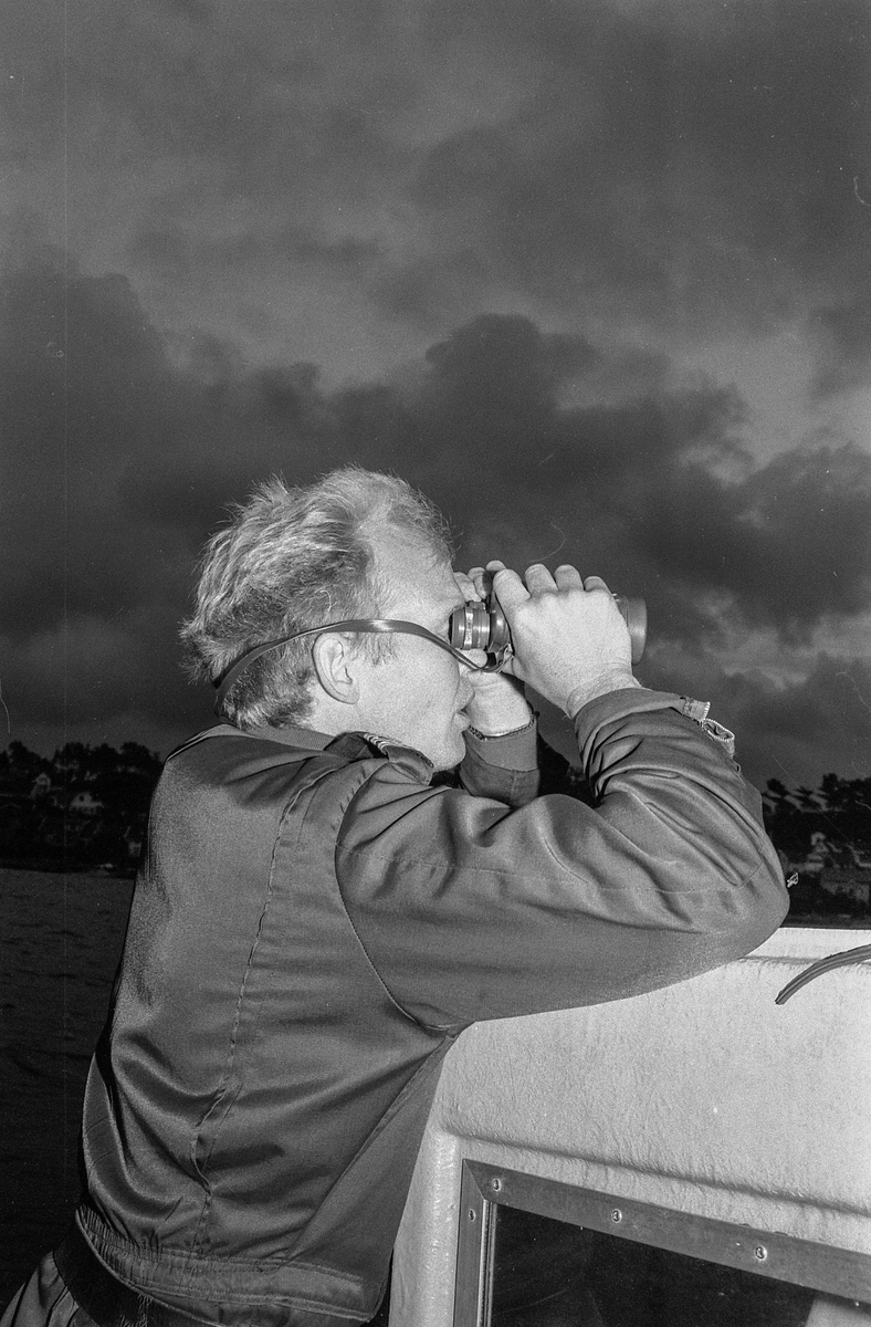 Storakson på fjorden ved Son blåste bort på grunn av dårlig vær.
Politmennene Ragnar Kivle (den lyseste), Jarl Andersen og Wibeke Bjerkås
Fotograf: ØB Ukjent