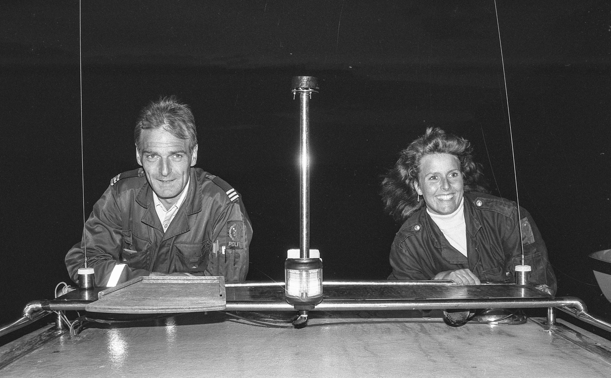 Storakson på fjorden ved Son blåste bort på grunn av dårlig vær.
Politmennene Ragnar Kivle (den lyseste), Jarl Andersen og Wibeke Bjerkås
Fotograf: ØB Ukjent