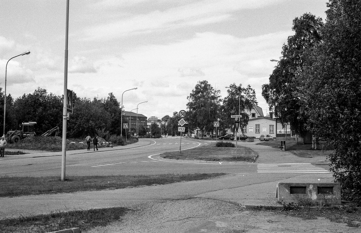 Bygninger langs Jernbaneveien i Ski sentrum. Ski bygg, Lekehuset, drosjebua. Besøk fra Estland.