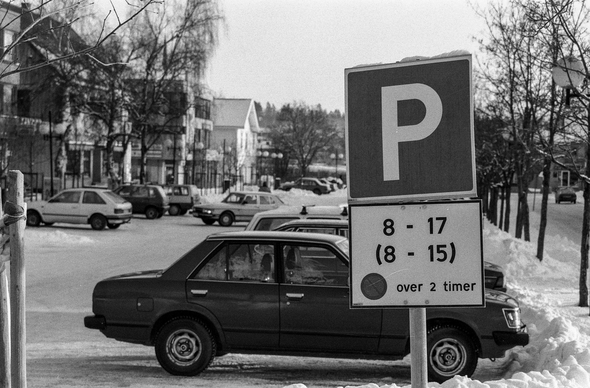 Trafikken i Ås sentrum.