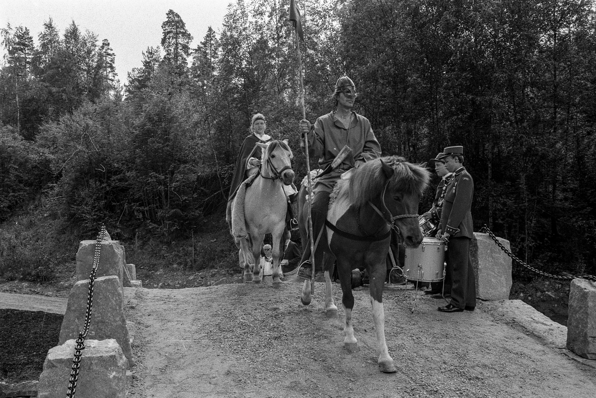 Åpningen av den nye steinvelvbroen over Dalsbekken, grenseskillet mellom Ski og Ås.