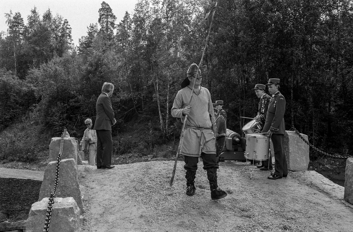 Åpningen av den nye steinvelvbroen over Dalsbekken, grenseskillet mellom Ski og Ås.