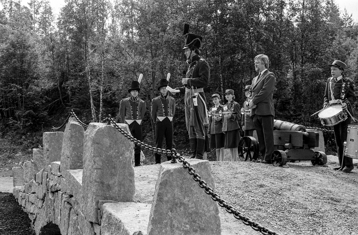 Åpningen av den nye steinvelvbroen over Dalsbekken, grenseskillet mellom Ski og Ås.