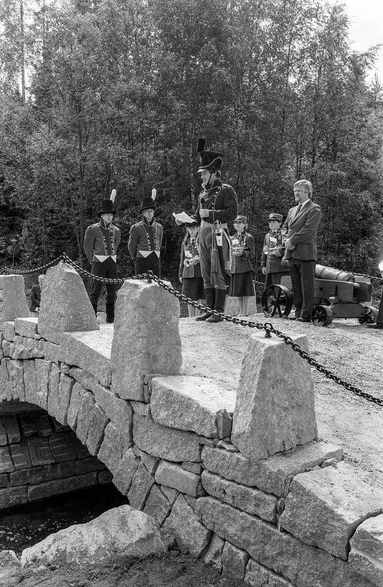 Åpningen av den nye steinvelvbroen over Dalsbekken, grenseskillet mellom Ski og Ås.