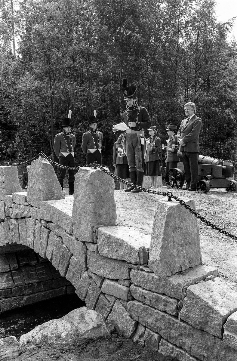 Åpningen av den nye steinvelvbroen over Dalsbekken, grenseskillet mellom Ski og Ås.