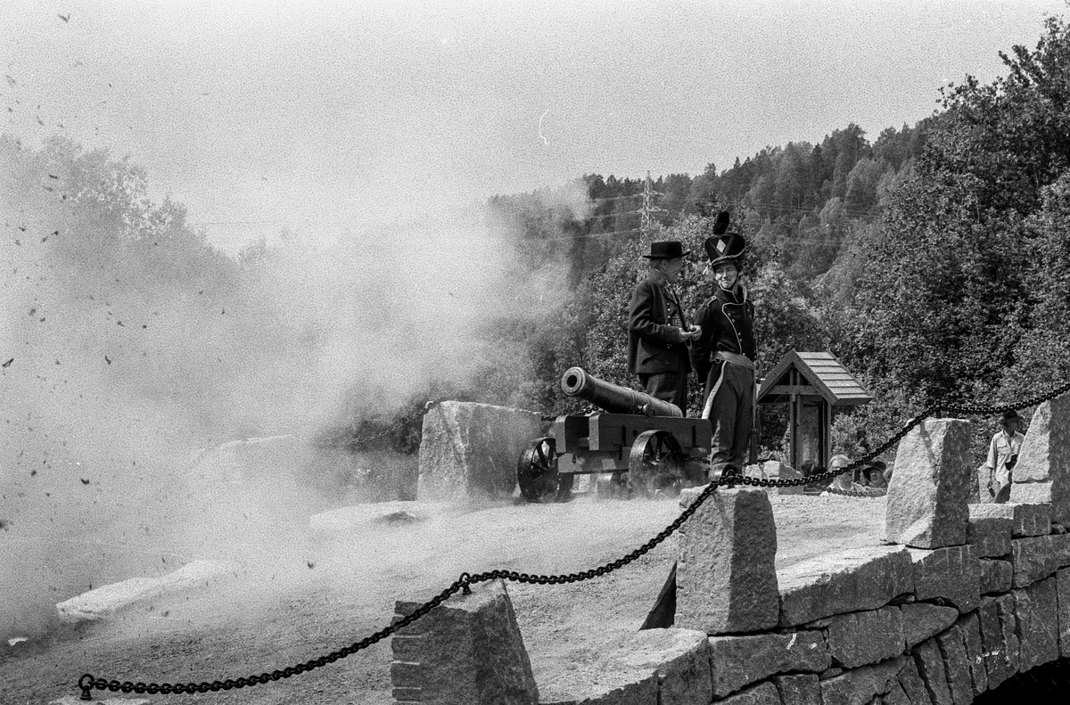 Åpningen av den nye steinvelvbroen over Dalsbekken, grenseskillet mellom Ski og Ås.