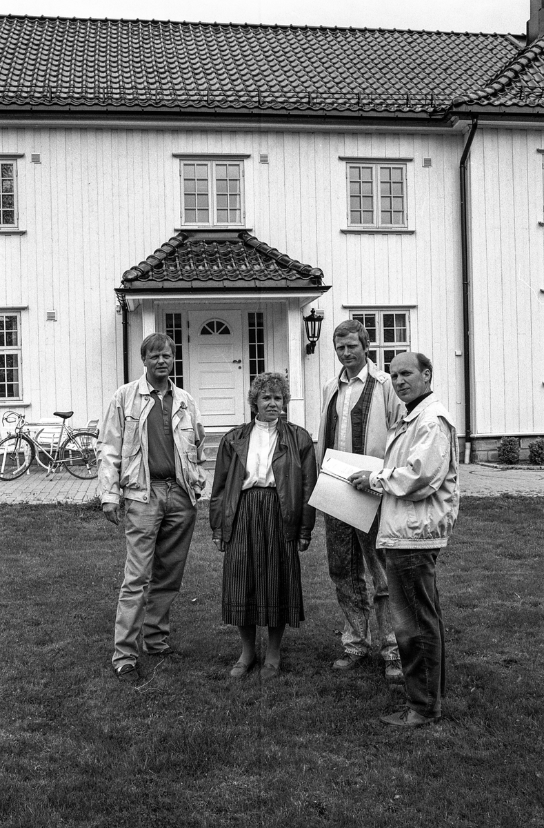 Eksempel på god byggeskikk. Fra venstre: Truls Wetterhus, Marit Eikeland og Nils-Petter Wiik og Ivar Gudmundsen.