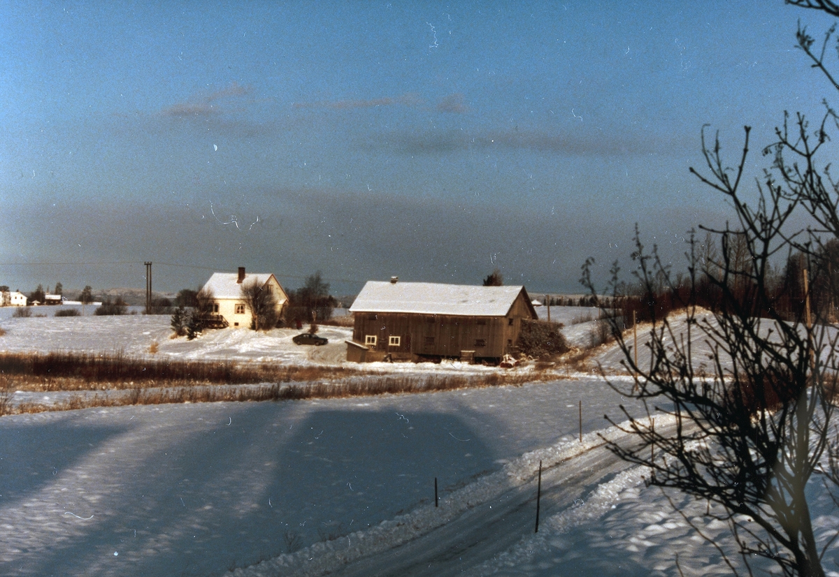 Løkenbakken, Stange.