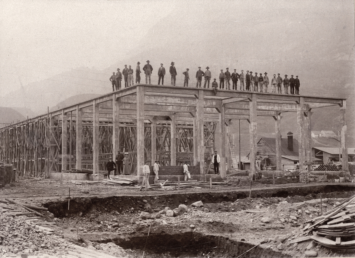 Alby united carbide factory ltd. bygger karbidfabrikk i Odda i 1907