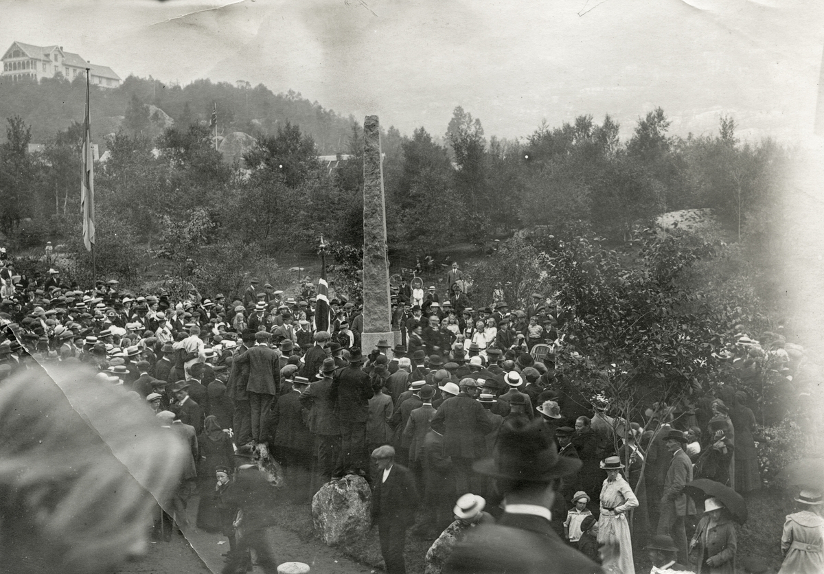 Minnemarkering over Dr. Albert Petersson ved Vasstun bru.